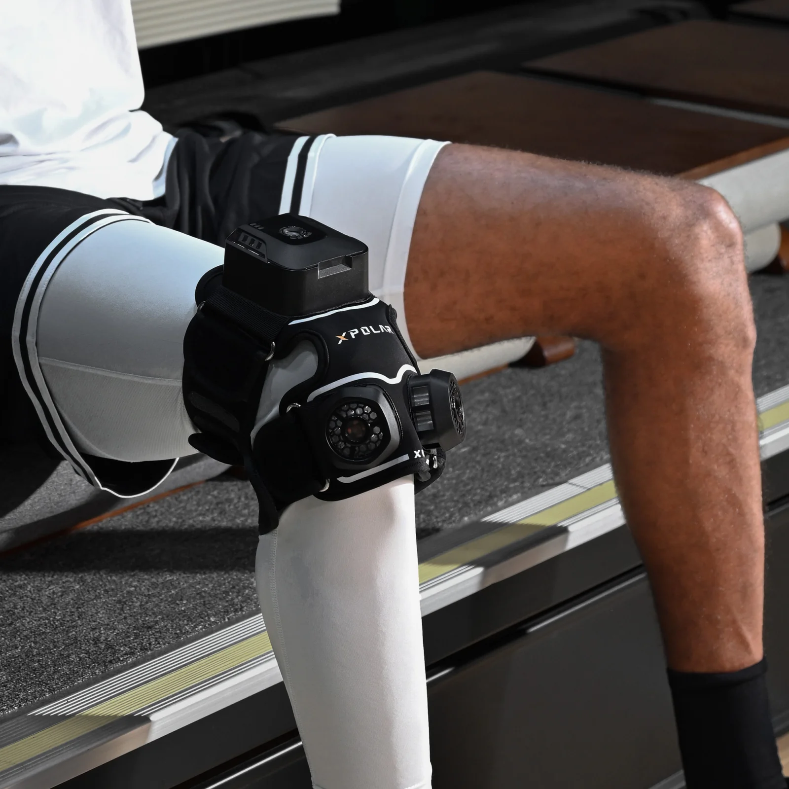 XPOLAR_X_Lite_Sports_Recovery_Device_in_knee XPOLAR X Lite Sports Recovery Device - Slika 3